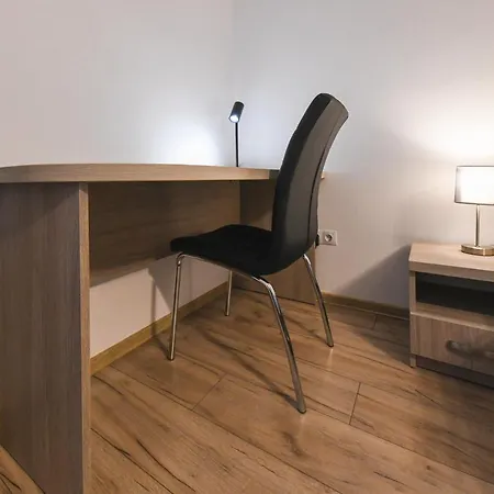 Spacious And Quiet 2 Bedroom