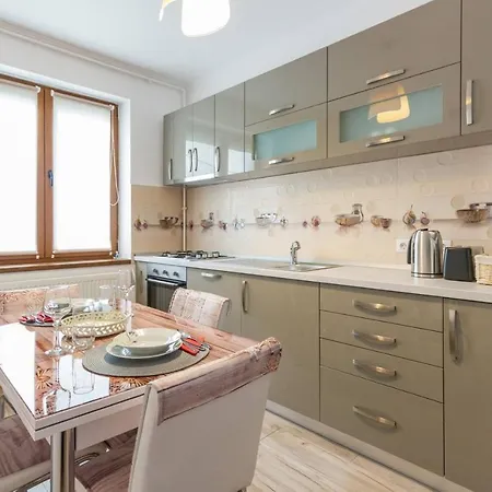 Spacious And Quiet 2 Bedroom Appartement *