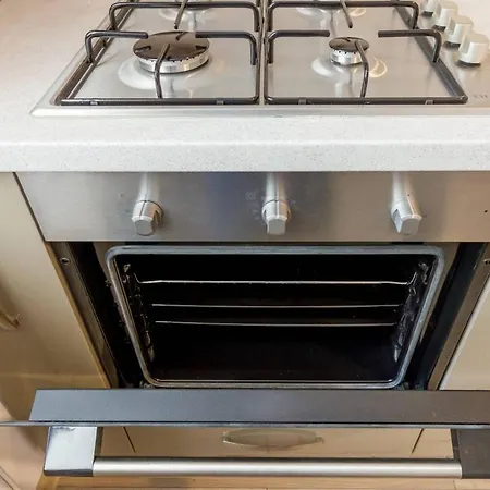 Apartment Spacious And Quiet 2 Bedroom *