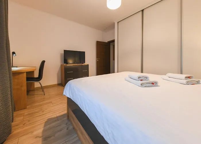 Apartment Spacious And Quiet 2 Bedroom *