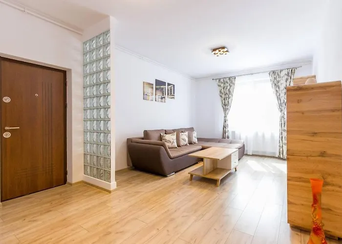 Spacious And Quiet 2 Bedroom *