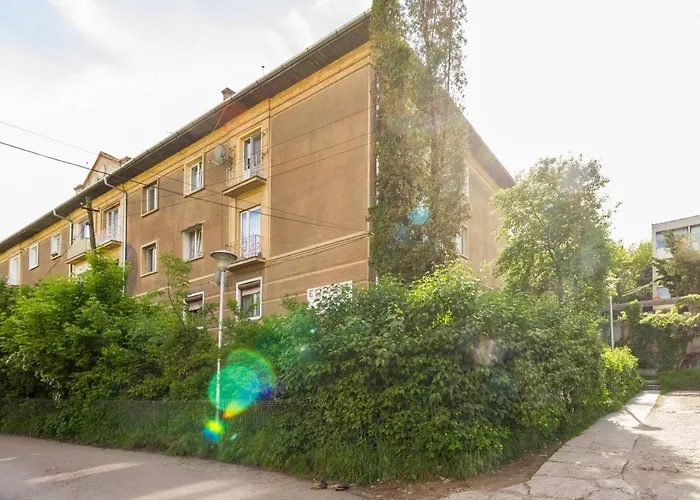 Apartment Spacious And Quiet 2 Bedroom *