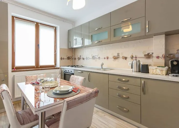 Spacious And Quiet 2 Bedroom Lägenhet *