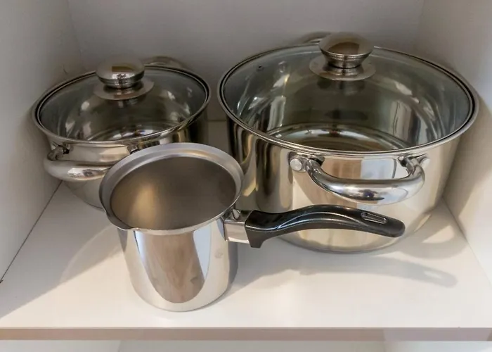 Spacious And Quiet 2 Bedroom