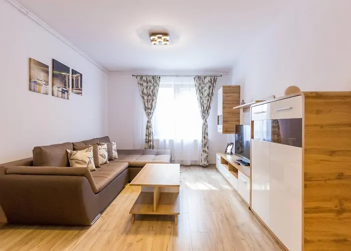 Spacious And Quiet 2 Bedroom *