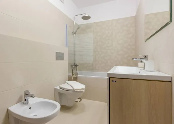 Spacious And Quiet 2 Bedroom Lägenhet Cluj-Napoca